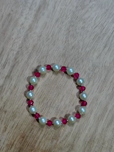 White pearl and pink colour bracelet
