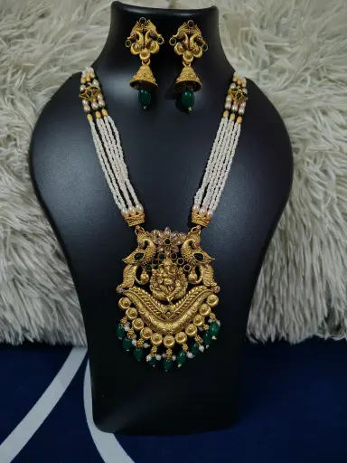 Green colour pearl necklace